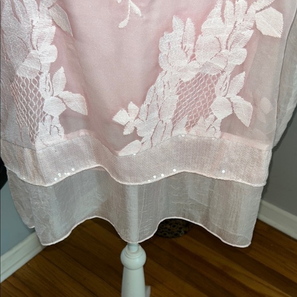 Simply Couture. Elegant Pink Lace Women's Top - Picture 2 of 12